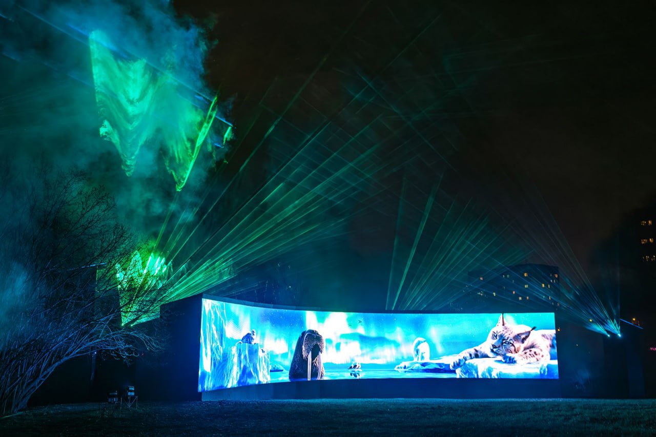 Увидеть северное сияние и красоты Арктики можно не выезжая из столицы На площадке проекта Зима в Москве на Воробьевых горах каждый вечер будут показывать световые шоу свет звук и проекции объединятся в различные сюжеты Гости полюбуются видами новогодней столицы и узнают как Дед Мороз и его помощники исполняют заветные мечты До 28 февраля 10 00 22 00 Воробьевы горы Вход бесплатный Подробнее здесь   Подписывайся на телеграм канал Зима в Москве