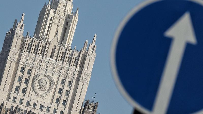 Австрия поддержала 19 й пакет санкций ЕС против России Австрия заявила что поддержит санкционный пакет против России Ранее она требовала снять санкции с Rasperia чтобы компенсировать Raiffeisen Bank International 2 млрд которые банку пришлось выплатить по решению суда в России пишет rbc ru telegra ph Avstriya podderzhala 19 j paket sankcij ES protiv Rossii 10 18