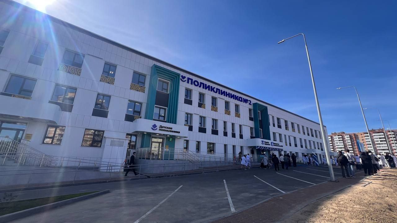 В Улан Удэ в 103 квартале открыли новую поликлинику Больницу за 813 миллионов открыли в 103 квартале Она рассчитана на 36 000 человек в том числе 13 000 детей В поликлинике 148 кабинетов и полная укомплектованность необходимым оборудованием УЗИ флюорография офтальмология и т д На оснащение потратили 45 миллионов Пациентов будут ждать 80 новых медработников врачи фельдшеры и медсестры                 Связаться с нами можно через кнопку Написать нам                 Все объявления Бурятии здесь   doska03bur