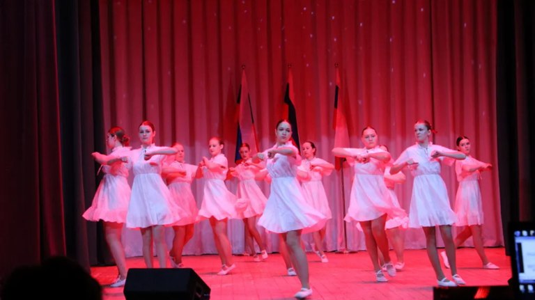 В Климово прошёл концерт к закрытию Года защитника Отечества   guberniya tv kultura 324217 На сцене выступили артисты разных поколений и творческие коллективы района Программа объединила музыку танец и патриотические номера ƃℾ подписаться прислать новость