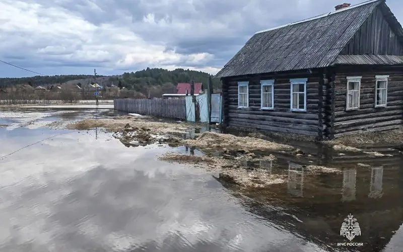 Число затопленных домов выросло в Красноярском крае Официальное количество подтопленных домов выросло в Красноярском крае с трёх до 12 Затоплено 135 участков 30 апреля сообщалось о 87 Вода зашла в дома в трёх муниципальных округах сообщили в МЧС Ожидается что уровень воды в реках Чулым и Кана продолжит расти Подписаться Прислать новость Помочь бустами