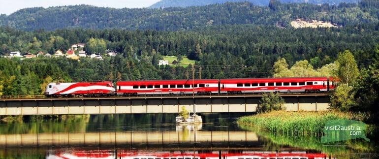 Прямое железнодорожное сообщение Белград Вена в 2026 году Поезд из Белграда будет ходить через Будапешт и далее до Вены Дорога займёт чуть более шести часов что почти на три часа быстрее автобусного маршрута Новый маршрут станет частью модернизированной линии Белград Будапешт рассчитанной на скорость до 200 км ч Проект реализуется совместно с венгерскими железными дорогами и должен упростить путешествия и деловые поездки между столицами Источник