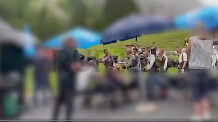 Полиция Швейцарии задержала группу походников в нацистской форме в Бернских Альпах