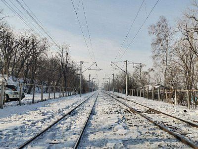 Движение автотранспорта через железнодорожный переезд на остановочном пункте «Совхозная» в пригороде Владивостока будет временно ограничено в ночь на 21 января. Об этом сообщает Дальневосточная железная дорога.   Ограничения будут действовать с 22:00 20 января до 06:00 21 января.  Дальневосточная железная дорога просит водителей принять во внимание данную информацию при планировании поездок в указанный период.  #РЖД