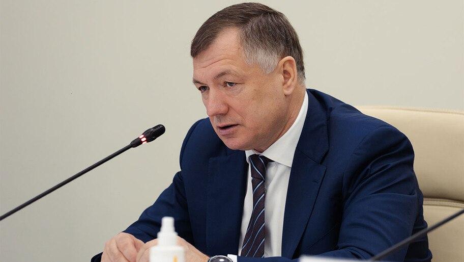 Хуснуллин несколько сотен млрд руб поступили в бюджеты Новороссии и Донбасса в 2025 году Вице премьер РФ Марат Хуснуллин отметил серьезный рост поступления налогов в бюджеты воссоединенных регионов было собрано несколько сотен миллиардов налогов Активно занимаемся развитием промышленности экономики Рост налогов в этом году достаточно серьезный несколько сотен миллиардов собранных налогов Это тоже идет на восстановление регионов Большое количество участников свободной экономической зоны сказал он журналистам отвечая на вопрос ХАН Хусснулин рассказал о прошедшем вчера заседании рабочей группы на котором были подробно рассмотрены наиболее приоритетные задачи по восстановлению освобождаемых территорий Работа идет планово у нас есть программа социально экономического развития Пока все намеченные показатели в этой программе мы выполняем заключил он