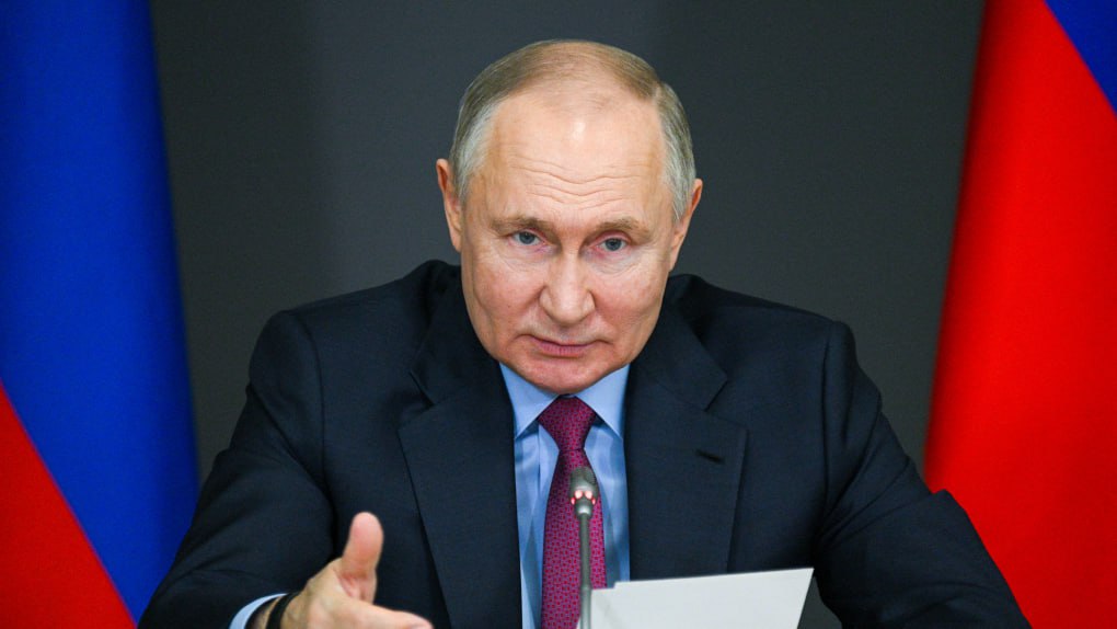 Правительство России и ЦБ должны к октябрю определить налоговые стимулы для физических лиц, покупающих акции на внутреннем рынке по IPO и SPO. Кабмин и Банк России должны доложить главе государства о «дополнительных мерах налогового стимулирования физических лиц, владеющих акциями публичных компаний, приобретенными ими в рамках первичного или вторичного размещения на внутреннем рынке». Предлагается отменить такие условия налоговых преференций, как «минимальный срок владения акциями и предельный размер дохода от их реализации».