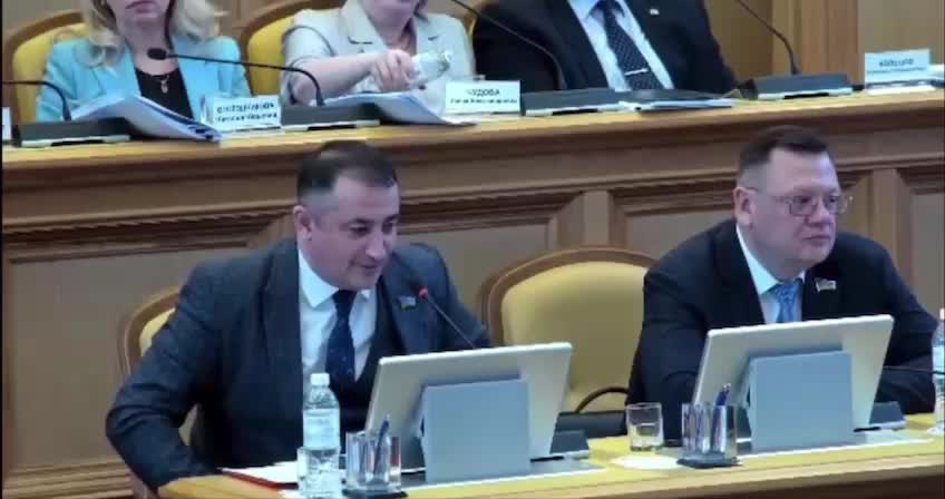 Дискуссия о миграционной политике в Югре: депутат называет регион 'исторической родиной узбеков'