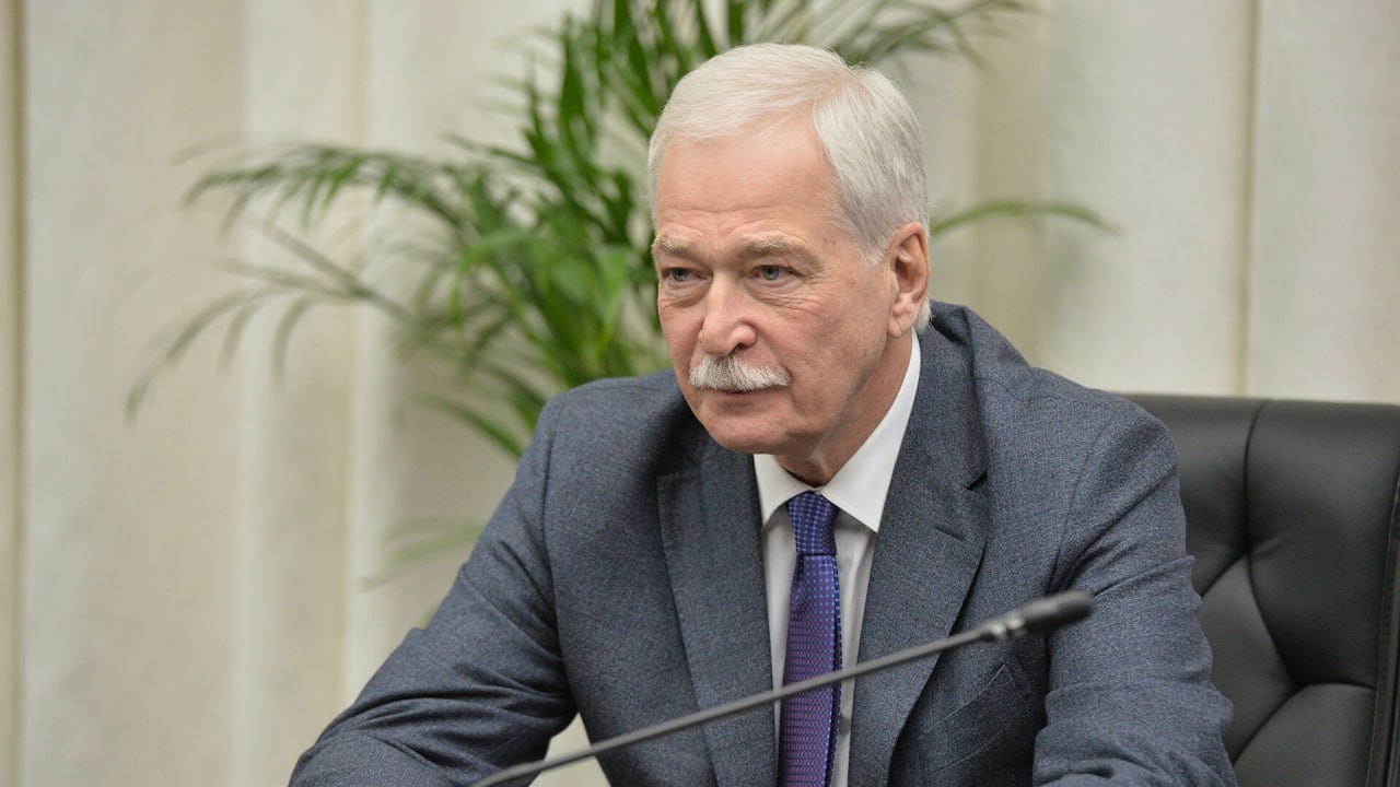 Союзное государство остается оплотом стабильности на фоне усиливающегося на Западе экономического и политического кризиса, заявил посол РФ Борис Грызлов на торжественном приеме в честь Дня России Глава российской дипмиссии в своем выступлении напомнил, что 12 июня 1990 года, когда была принята Декларация о государственном суверенитете РСФСР, можно по праву считать точкой отсчета новейшего периода славной истории Российского государства. "Наша страна прошла долгий путь, полный не только торжеств и триумфов, но также испытаний и трагедий. На своем пути Россия обрела богатую и самобытную культуру, а наш народ, единый в искренней любви к Родине, научился преодолевать любые преграды и трудности", — отметил Грызлов. Полное выступление Бориса Грызлова читайте на сайте Sputnik Беларусь.