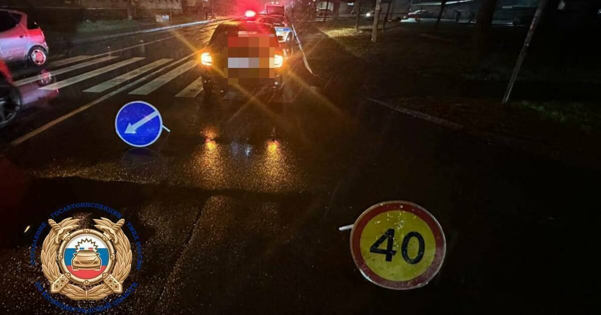 В Калининграде на улице Нарвской водитель Škoda сбил пешехода Инцидент произошёл в четверг 20 ноября в 17 50 В результате ДТП пешеход получила травмы Её увезли в больницу Выясняются все обстоятельства произошедшего проводится проверка