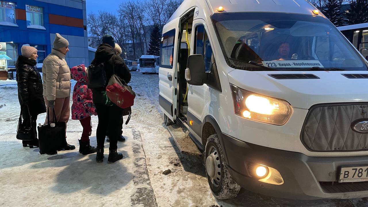 Автобусы на Вяз и Коробовщину перевезли больше 32 тысяч пассажиров Маршруты 140 и 223 теперь работают круглый год и у жителей отдалённых сёл появилась постоянная связь с областным центром Их запуск и перевод на постоянную основу прошли по поручению губернатора Александра Соколова Благодаря обновлению автопарка в область уже поступило 135 новых автобусов эти маршруты стали регулярными Также новые машины позволили открыть рейсы и в другие районы например на Великорецкое Пижанку Афанасьево Кикнур и другие Подписывайтесь на канал Кировской области в MAX