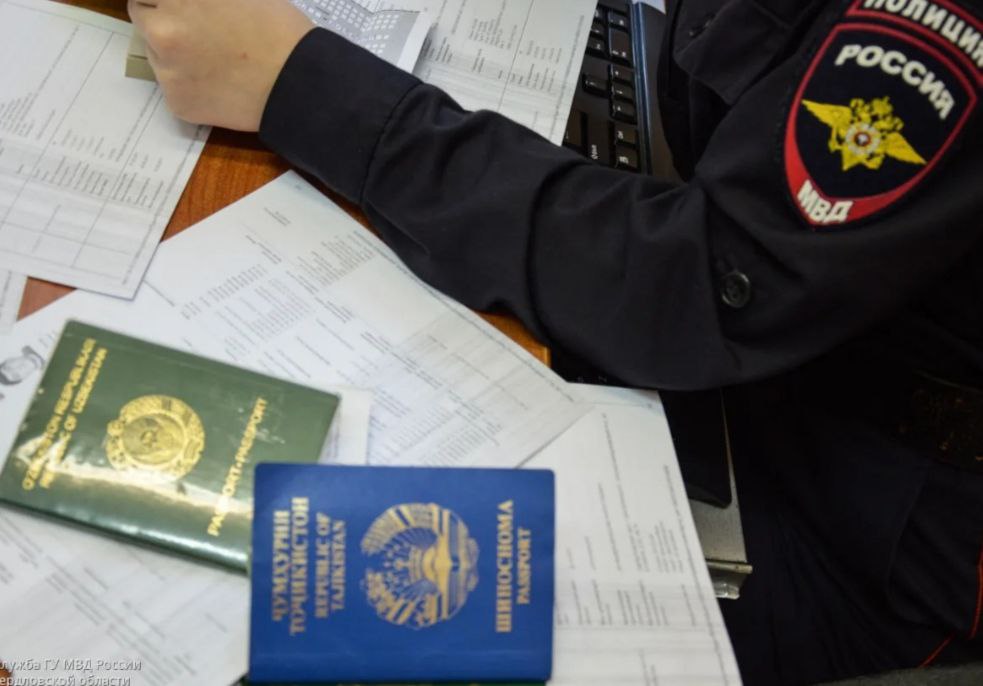 В Калининграде продолжают расчищать авгиевы конюшни нарушений миграционного законодательства: выявлен местный житель, фиктивно прописавший на своей жилплощади свыше десятка гастарбайтеров. Теперь ему грозит до 5 лет лишения свободы.
