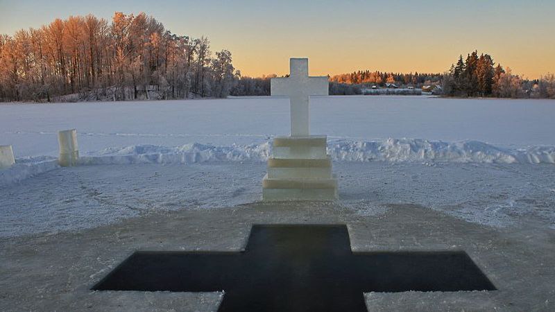 Вода в водоемах и храмах прошла контроль Роспотребнадзора перед Крещением Управление Роспотребнадзора по Оренбургской области и его территориальные отделы провели контроль качества воды в водоемах и водоисточниках для забора воды на праздник Крещения Исследования проводились с 12 по 16 января Было отобрано и исследовано 58 проб водопроводной воды 40 проб воды из водоемов Жидкость исследовали на микробиологические и санитарно химические показатели Все отобранные пробы воды соответствуют требованиям гигиенических нормативов ВЕСТИ ОРЕНБУРЖЬЯ в telegram в MAX