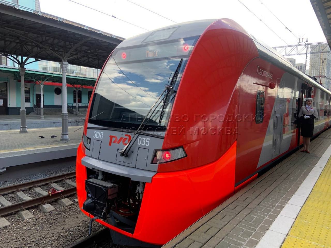 Между Москвой и Минском запускают ночные безостановочные Ласточки Из за высокого спроса на поездки Белоруссия и РЖД договорились о запуске новых рейсов сейчас заполняемость поездов достигает примерно 80 Такой формат позволит сократить время в пути и решить проблему дефицита билетов Фото АГН Москва