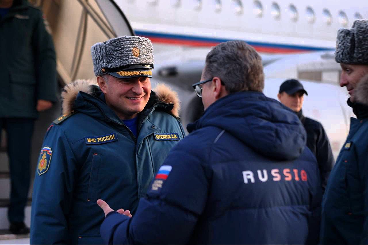 В Вологодскую область прибыл глава МЧС Александр Куренков В его графике решение задач развития реагирующих подразделений и оснащение спецтехникой Вопросы безопасности населения и территорий обсудят на встрече с губернатором Также министр вручит награды личному составу и осмотрит инфраструктуру нового здания ГУ МЧС по Вологодской области