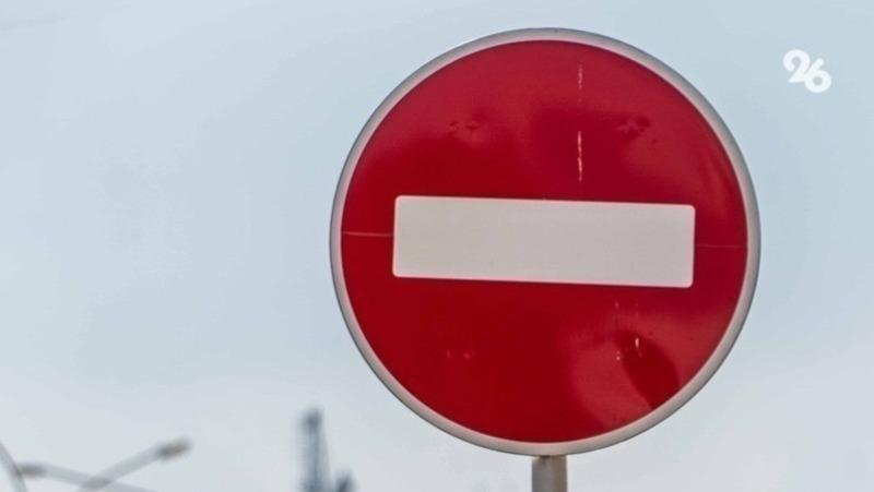Улицу перекроют на юге Ставрополя из-за соревнований по велосипедному спорту 15 июня в Ставрополе состоится соревнование по велосипедному спорту. Из-за этого с 10:30 до 14:30 перекроют движение по одной стороне улицы Космонавтов. Водители не смогут проехать на участке от дома № 52 В/1 по улице Доваторцев до 3-го Юго-Западного проезда. Для удобства на участке установят информационные табло и дорожные знаки.