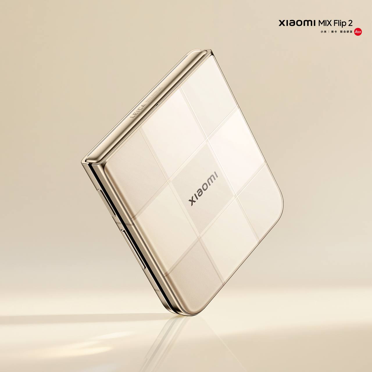 Xiaomi раскрыла дизайн и некоторые характеристики Mix Flip 2 Смартфон будет работать на чипе Snapdragon 8 Elite, диагональ основного экрана составит 6,86", а внешнего — 4,01". Ёмкость аккумулятора — 5165 мАч. Толщина телефона в раскрытом виде составит 7,57 мм, а вес — 199 граммов. На выбор будет доступно четыре расцветки: чёрная, золотистая, фиолетовая и зелёная. Xiaomi также заявила об улучшенной оптимизации приложений под складной экран, а шарнир станет ещё более надёжным. Xiaomi покажет Mix Flip 2 и другие новинки уже 26 июня в 14:00 по МСК.