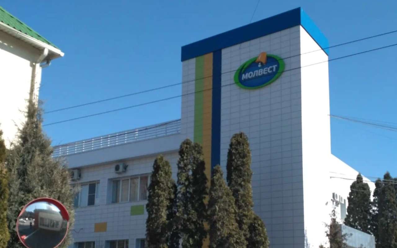 «Молвест» ищет площадку для нового производства в Воронежской области  АО «Молвест» рассматривает возможность создания нового производства в Калачеевском районе. Об этом сообщил первый заместитель председателя правительства Воронежской области Данил Кустов на пресс-конференции по итогам ПМЭФ.  Пока детали проекта не раскрываются: окончательное решение о площадке и параметрах будущего предприятия ещё не принято.
