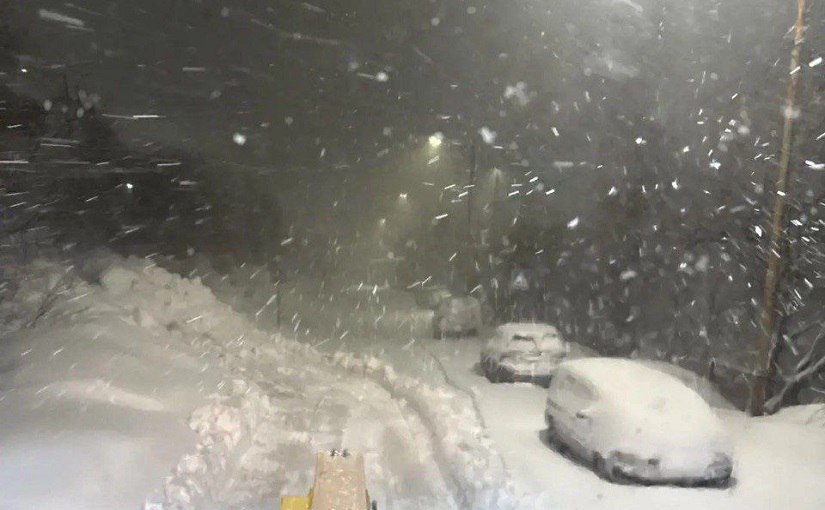 Петропавловск Камчатский в транспортной блокаде из за циклона Отменены междугородние автобусные рейсы Дорожные службы региона продолжают работу по ликвидации последствий мощного циклона обрушившегося на Камчатку передает ИА Камчатское время со ссылкой на правительство края Подробности по ссылке   kamtime ru article 5f51ccb3 3ec4 4d75 8527 95b909578586