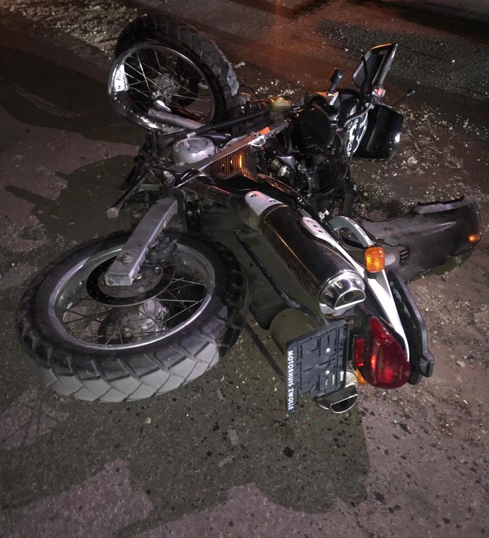 17-летний парень попал в больницу после аварии в Рамони ДТП произошло вчера вечером на улице Космонавтов. 16-летний парень на мотоцикле не уступил на перекрёстке «Ладе Гранте» под управлением 44-летнего водителя, авто столкнулись. Пассажир байка пострадал, его госпитализировали. Большой воронежский. Подписаться