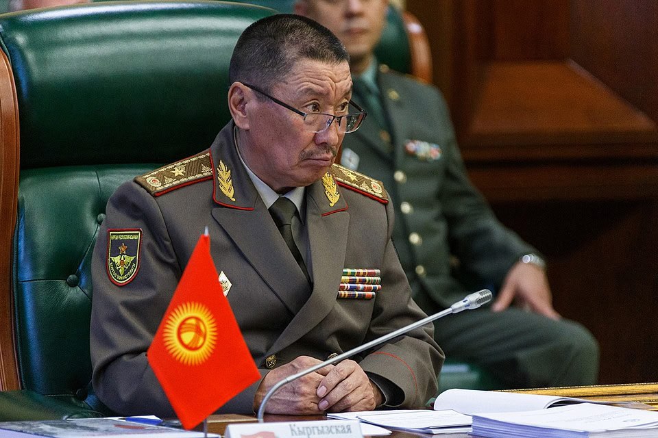 Кыргызстан предлагает сделать форум ОДКБ по кибербезопасности ежегодным Бактыбек Бекболотов, секретарь Совета безопасности Кыргызстана озвучил предложение о регулярном проведении международного форума по кибербезопасности среди стран-участниц ОДКБ. "Мы рассчитываем, что эта площадка станет постоянной и будет приносить конкретные результаты. Предлагаю закрепить за ней название "Иссык-Кульская киберинициатива". Форум может проходить как в Кыргызстане, так и в стране, председательствующей в ОДКБ". - заявил Бекболотов. Пилотное мероприятие состоялось 19 июня 2025 года на берегу озера Иссык-Куль. В работе конференции участвовали свыше 150 специалистов - представителей правоохранительных органов, государственных структур, IT-индустрии и экспертного сообщества. По оценке Бекболотова, первая встреча стала значимым этапом в развитии сотрудничества по противодействию цифровым угрозам. Глава Совбеза уверен, что регулярное проведение таких форумов будет в дальнейшем способствовать: укреплению взаимодействия между странами ОДКБ повышению уровня киберзащиты выработке единых стандартов безопасности в цифровом пространстве #ЦентральнаяАзия #Кыргызстан