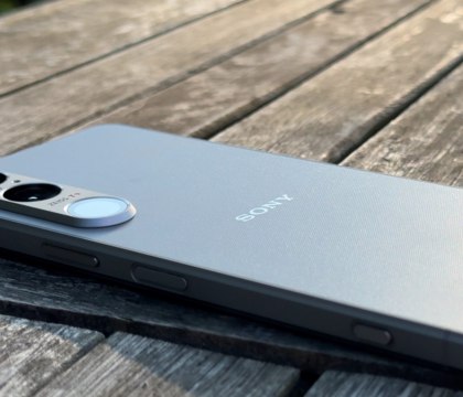 Sony пока не будет сворачивать бизнес по выпуску смартфонов Xperia — фанаты бренда выдохнули  Последние месяцы были довольно тревожными для фанатов бренда Sony Xperia, под которым выпускают смартфоны. Сначала появилась информация, что японская компания прекратила производить смартфоны самостоятельно. Потом выявили серьезные проблемы у нового флагмана Xperia 1 VII.  Читать далее