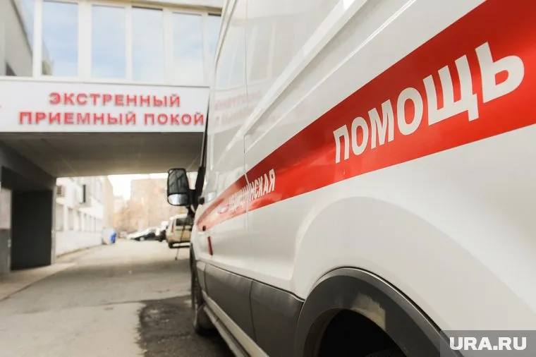 Дети отравили себя таблетками, чтобы сбежать из лагеря Двоим шестиклассникам надоело сидеть в лагере, и они решили оттуда сбежать. Мальчик предложил своей подруге съесть таблетки, которые, по его мнению, в большой дозировке поднимут им температуру. Однако в итоге их госпитализировали с отравлением. Мальчик выписался, но девочка все еще в стационаре. Подписаться Дать «буст»