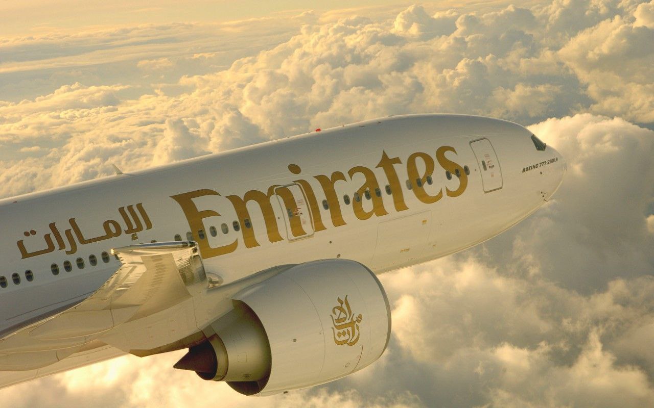 Emirates запретит использование на борту внешних аккумуляторов с октября. Перевозить пауэрбанки в ручной клади по-прежнему можно  емкостью менее 100 Вт·ч. , а вот подключать к ним девайсы в полете больше нельзя.