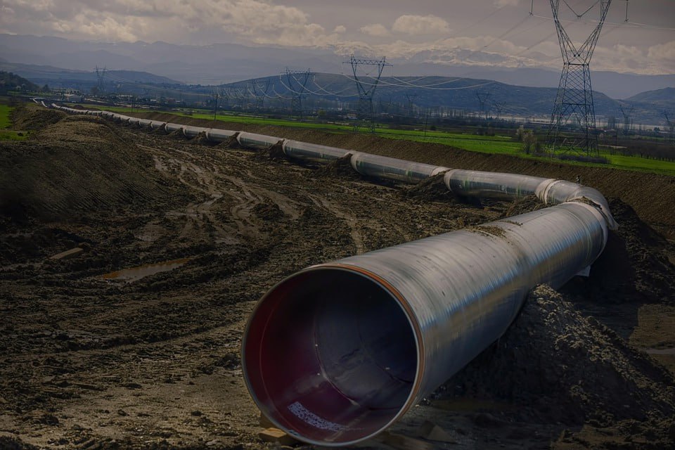 Казахстан готов нарастить экспорт нефти в Италию — Токаев Президент Казахстан открыл в Астане саммит «Центральная Азия — Италия». В нём принимает участие премьер-министр Италии Джорджа Мелони. Во время своего выступления Касым-Жомарт Токаев заострил внимание на сотрудничестве стран в области энергетики. По его словам, в прошлом году Казахстан экспортировал в Италию 30 млн тонн нефти. «При необходимости, этот объём можно нарастить», — подчеркнул Токаев. • Фото: Pixabay.
