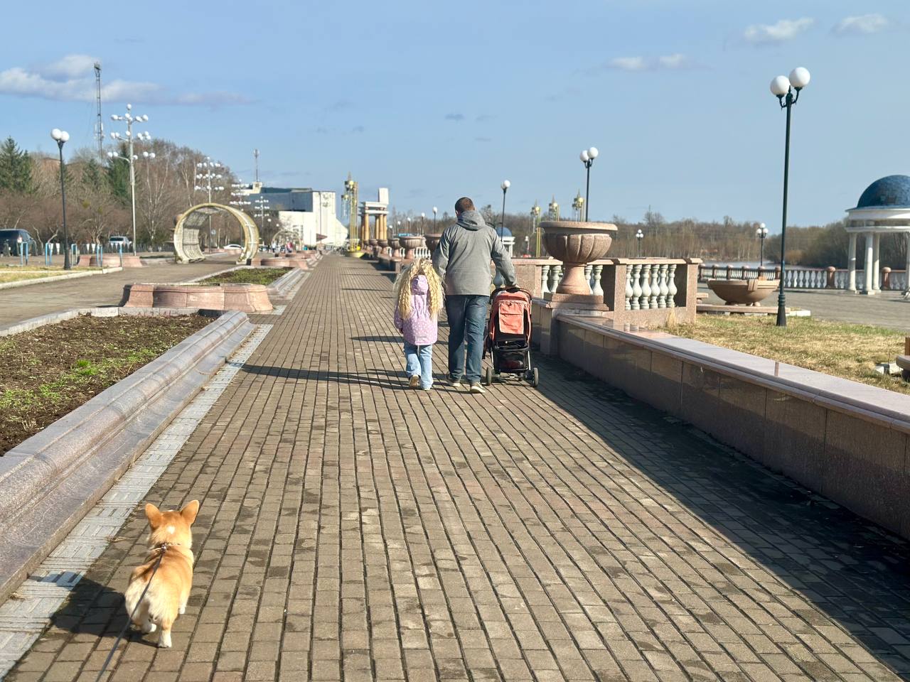 ⏩Почти в 2 раза больше мальчиков родилось в ЕАО в октябре  Всего в этом месяце в нашей области появилось на свет 114 детей. Из них — 71 мальчик и 43 девочки.  Чаще всего мамами становились женщины от 35 до 39 лет. Реже — несовершеннолетние, их всего двое.      Прислать новость