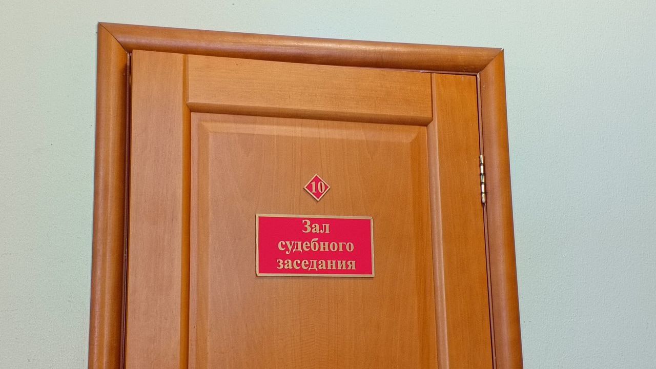 Оренбург Медиа Владельца и сотрудниц массажного салона в Оренбурге будут судить за проституцию В Оренбурге восемь человек предстанут перед судом по обвинениям в организации проституции и вовлечении в оказание интим услуг По данным следствия в декабре 2019 года обвиняемый арендовал помещение на улице Литейной чтобы разместить в нем притон для занятия проституцией Внутри он разместил необходимую мебель и инвентарь Семь подсудимых участвовали в деятельности преступной группы в качестве администраторов и мастеров Они оказывали интимные услуги под видом оздоровительного массажа и вовлекали в проституцию других девушек Оренбург подробнее на канале Оренбург Медиа
