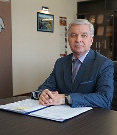 В субботу 23 августа по поручению Губернатора пройдёт прием граждан по вопросам касающимся региональных дорог Личный приём проведёт и о министра дорожного хозяйства области Фёдор Петрович Котельников Время приёма с 8 00 1 я Садовая д 104 5 эт каб 501 Предварительная запись на приём по телефонам 8 8452 24 61 71 8 8452 24 60 28 в четверг с 9 00 до 17 00 в пятницу с 9 00 до 13 00