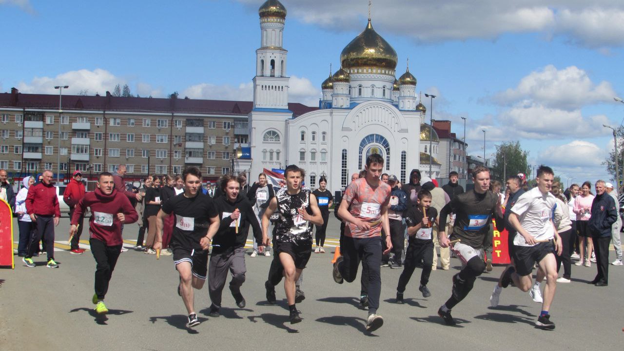 В Краснослободске состоялась традиционная легкоатлетическая эстафета, посвященная Дню Победы. В ней приняли участие команды детских садов, общеобразовательных и средне-специальных учреждений, предприятий района. По итогам забегов победителя и призерам были вручены медали и грамоты соответствующих степеней. Фото: газета "Красная Слобода"