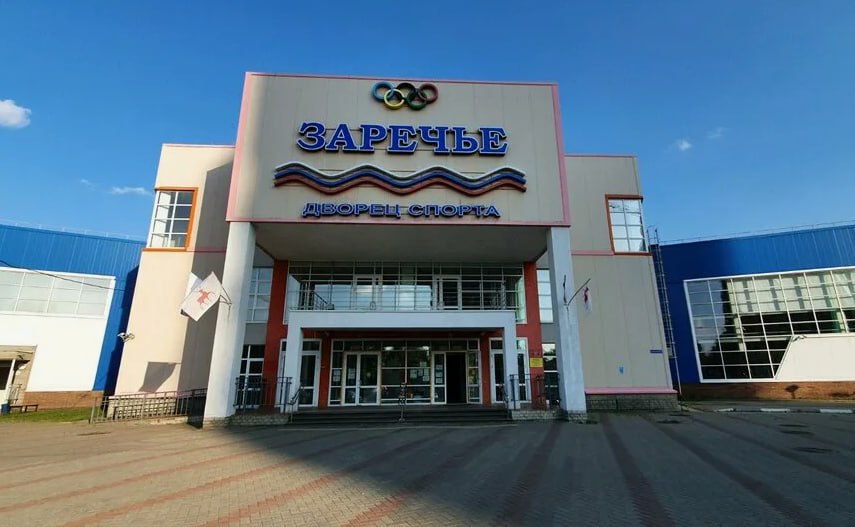 В Нижнем Новгороде капитально отремонтируют шесть спортшкол  Еще в более чем десятке спортивных учреждений запланирован текущий ремонт, сообщил мэр города Юрий Шалабаев.  Капитально обновить в 2025 году планируется Дворец спорта «Заречье», спортшколы №1, №4, №15, «Нижегородец» и «Радий».   В 11 спортивных школах будут отремонтированы напольное покрытие и покрытие ступеней трибуны, системы холодного водоснабжения и наружной канализации, фасады зданий, холлы, лестницы, раздевалки, санузлы, заменены оконные и дверные блоки и др.  В 2025 году из городского бюджета для проведения капитального и текущего ремонта, закупки оборудования спортшкол выделено более 258 млн. рублей.   Яндекс Карты    Прислать новость