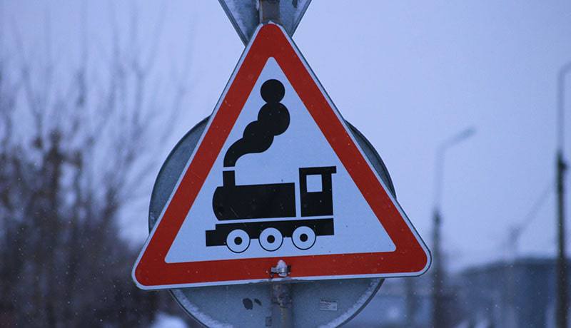 Внимание Закрытие переезда Тихорецкая дистанция пути информирует о проведении ремонтных работ 29 января с 9 00 до 18 00 часов будет временно прекращено движение для автотранспортных средств на ж д переезде Кавказский пересекает улиц Профильная Козлова Балка Приносим извинения за временные неудобства