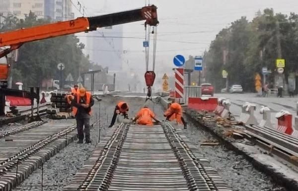 В Челябинске закрывают перекресток улиц Кирова и Братьев Кашириных В Челябинске в субботу 23 августа в девять часов утра закроют для автомобилей перекресток на пересечении улиц Кирова и Братьев Кашириных ПОДРОБНЕЕ URALPRESS RU