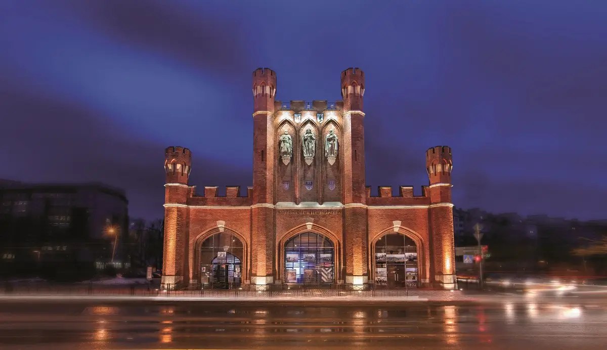 В КАЛИНИНГРАДСКОЙ ОБЛАСТИ СПРОГНОЗИРОВАЛИ ТУРПОТОК НА НОВОГОДНИЕ ПРАЗДНИКИ Министр по культуре и туризму области Андрей Ермак ожидает что в предстоящие новогодние праздники число туристов составит около 75 000 человек В праздники 2025 года турпоток составил 68 000 человек Министр отметил что для жителей и гостей области подготовлена насыщенная культурная программа На 16 площадках состоится более 200 мероприятий Главным событием стане фестиваль Зимние каникулы на Балтике Он пройдет с 25 декабря по 9 января Напомним что 9 месяцев 2025 года Калининградскую область посетили 1 84 миллиона гостей Это на 4 больше чем за аналогичный период 2024 года но меньше чем прогнозировалось ранее Отметим что в первой половине 2025 года область посетили 1 03 миллиона человек Турпоток вырос на 7 по сравнению с первым полугодием 2024 года По итогам 2025 года в области рассчитывали на прирост этого показателя на 7 5