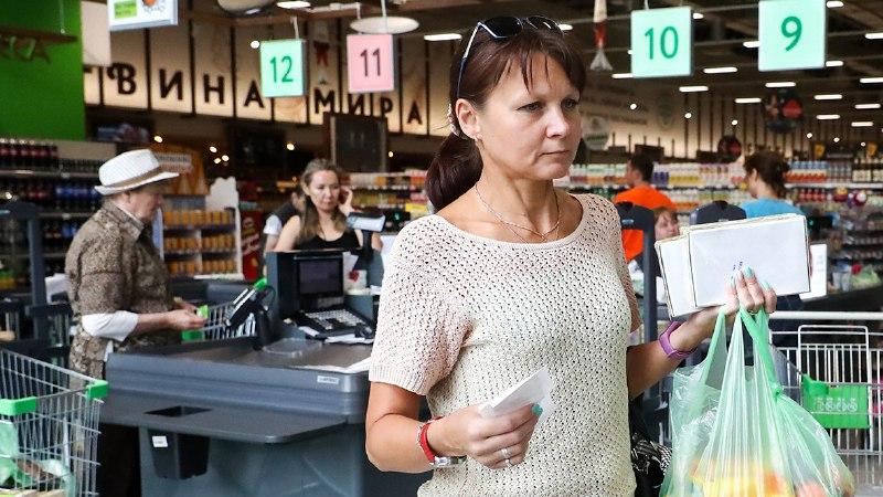 В Совфеде потребовали ввести госконтроль за рационом россиян  Единую программу сбалансированного питания, которая будет включать в себя в том числе формирование у граждан правильных пищевых привычек, стоит ввести в России. Такое мнение выразила в беседе с ТАСС член комитета Совфеда по социальной политике Наталия Косихина.
