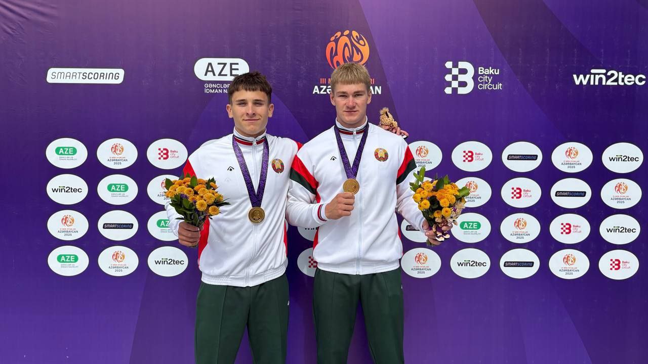 Белорусские гребцы успешно выступают на III Играх стран СНГ в Азербайджане В Мингечевире отличились байдарочники и каноисты а также представители академической гребли Чемпионами стали Илья Филимонов Артем Вайтешин Даниил Талыко Эмиль Абалмасов и Георгий Ворожун Иван Хоружий и Алексей Маглюй Золотые награды у белорусов в стрельбе из лука в миксте серебро в смешанном разряде в бадминтоне всего пять наград на Играх Министерство спорта и туризма Республики Беларусь olympicteamby