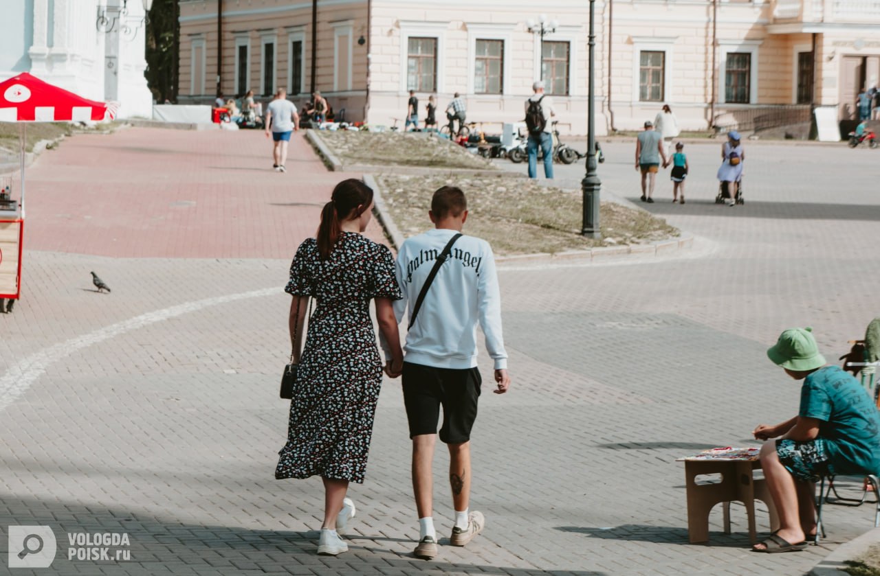 В Вологодской области после повышения пошлин снизилось количество разводов в судах. В 2024 году было рассмотрено более 3 тысяч дел, что на 514 меньше, чем годом ранее. Также после визита уполномоченного по правам ребёнка Марии Львовой-Беловой обсуждается возможность введения процедуры урегулирования семейных конфликтов. В будущем разводящимся супругам могут предложить выбор: подать заявление в суд или попытаться решить спор через переговоры.