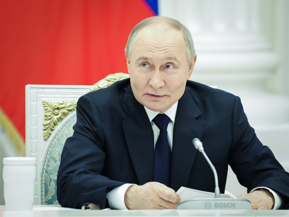 Путин поручил предоставить землю жителям новых территорий Президент России Владимир Путин распорядился организовать предоставление земельных участков для личного пользования гражданам, проживающим в Донецкой и Луганской народных республиках, а также в Запорожской и Херсонской областях. Об этом сообщается в соответствующем перечне поручений. «Правительству Российской Федерации совместно с исполнительными органами Донецкой Народной Республики, Луганской Народной Республики, Запорожской и Херсонской областей в целях предоставления земельных участков гражданам для собственных нужд обеспечить принятие решений об отнесении к собственности названных субъектов Российской Федерации», — написано в перечне, который утвердил Путин по итогам встречи с главами муниципальных образований в рамках форума ... Подробнее>>>