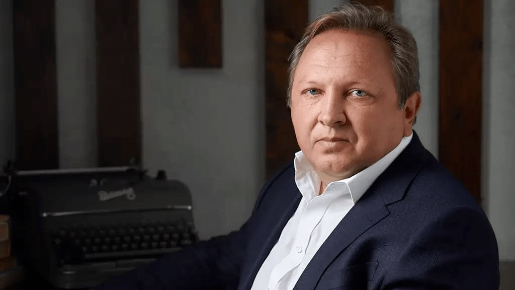В «Донстрое» сменился гендиректор Новым главой компании назначили Андрея Багаева. Ранее он курировал бизнес-направление «Девелопмент». Алена Дерябина, до этого занимавшая пост гендиректора, возглавит совет директоров и сосредоточится на стратегии развития.