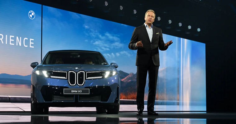 Гендиректор BMW назвал большой ошибкой запрет в ЕС двигателей внутреннего сгорания Генеральный директор BMW Оливер Ципсе заявил что решение Евросоюза запретить автомобили с двигателями внутреннего сгорания ДВС с 2035 года было большой ошибкой