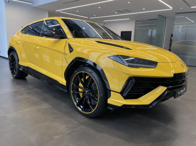 Lamborghini Urus впервые в 2025 году стал самым продаваемым люксовым автомобилем в РФ Согласно данным агентства АВТОСТАТ по итогам сентября 2025 года в России было реализовано 63 новых машины сегмента Luxury Это в 1 5 раза больше чем в том же месяце прошлого года 42 шт Подробнее на сайте autostat ru