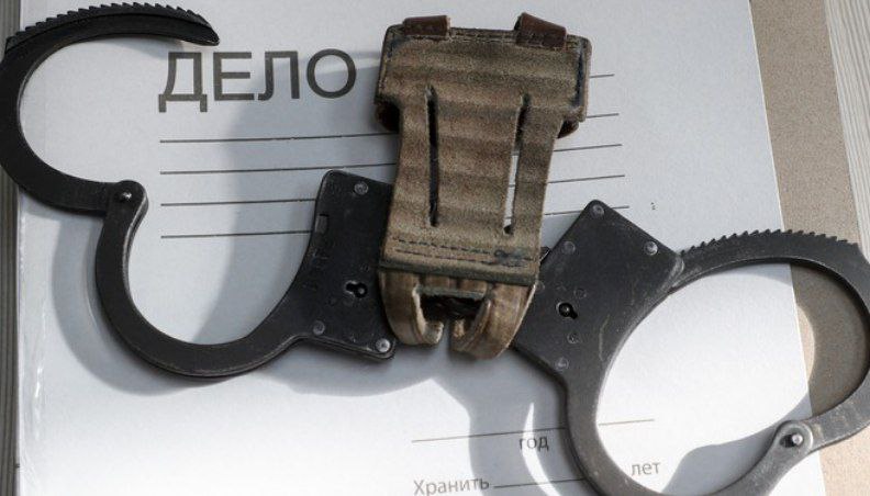 Проукраинского террориста, вербовавшего людей на Ставрополье, отправили в СИЗО Согласно материалам дела, обвиняемый россиянин придерживался проукраинской идеологии и испытывал неприязнь к властям РФ. Через Telegram он списался с Националистической организацией «Русский добровольческий корпус» организация признана террористической и запрещена в России , а после стал склонять вступить в неё своих друзей. Под стражей обвиняемый пробудет до 26 июля 2025 года, сообщили в Изобильненском районном суде. В курсе Новости Ставрополья предложить новость