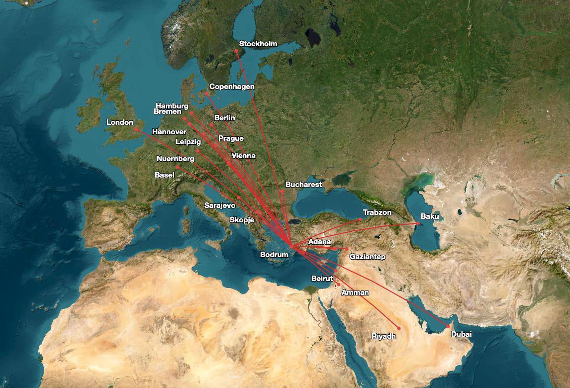 Ajet официально опубликовала список будущих направлений из своей новой базы в Бодруме рейсы начнут выполнять в конце июня Ранее турецкие СМИ сообщали что авиакомпания с открытием базы будет выполнять из Бодрума чартерные рейсы в Берлин Гамбург Ганновер Бремен Нюрнберг Лейпциг Копенгаген Стокгольм Базель Вену Прагу Бухарест и Лондон В официальном заявлении Ajet опубликованном на днях список заявленных направлений шире Помимо ранее озвученных летать планируют также в ряд других городов при чём судя по расписанию на регулярной основе Сараево Скопье Баку Дубай Бейрут Амман Эр Рияд Адана Трабзон Газиантеп Старт полётов по всем этим направлениям намечен на 26 июня 2026 года билеты на эти рейсы уже есть в продаже