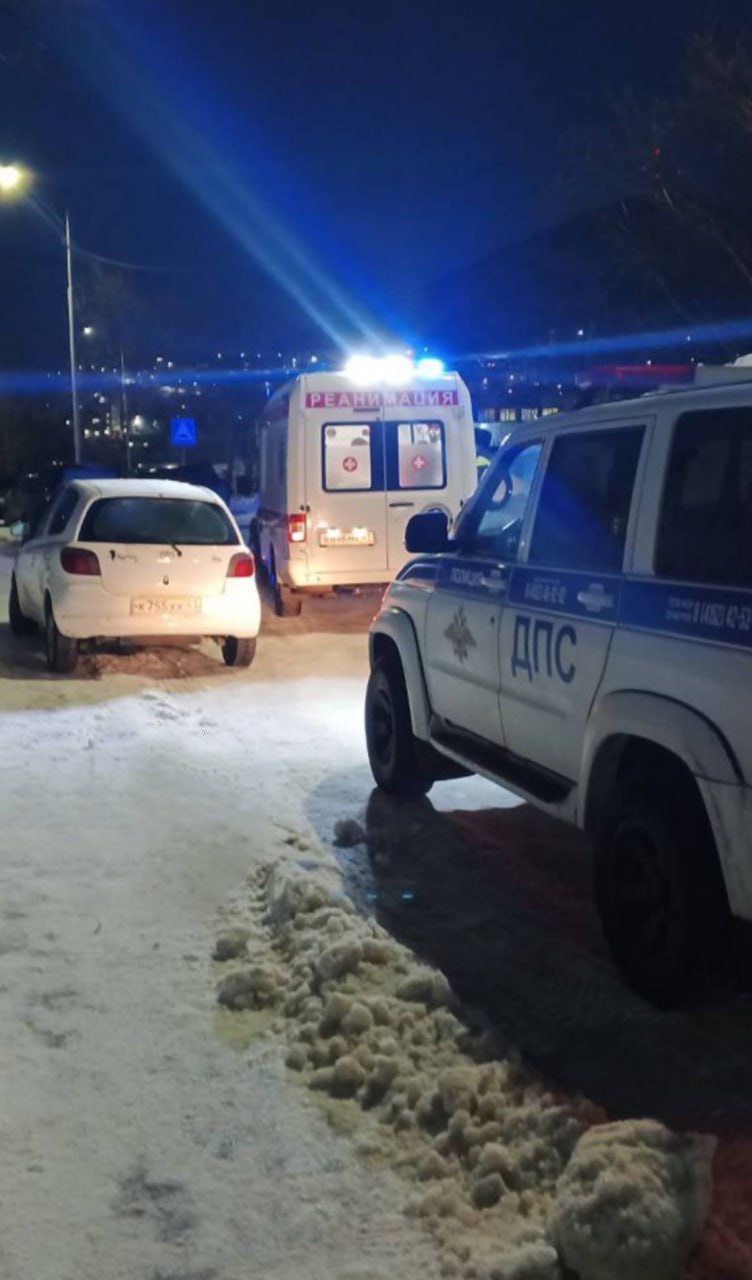 Возле школы в Петропавловске Камчатском автомобиль сбил ребёнка В Петропавловске Камчатском ребёнок возле школы попал под колёса автомобиля Очевидцы считают что свою роль в происшествии сыграла скользкая дорога Подробности сообщает ИА Кам 24 Нажмите для подробностей   kam24 ru news main 20251215 123708 html utm source telegram utm medium messenger