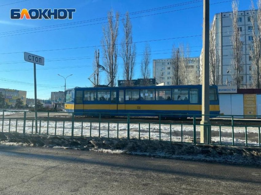 В Волжском 3 и 4 ноября отменят трамваи из-за ремонта Водоканала:  ⏺№ 1 «ул. Логинова – АО «ТЕКСКОР»»,  ⏺№ 3 «пос. Рабочий – ул. Логинова»,  ⏺№ 4 «ул. Карбышева – ул. Логинова», ⏺№ 4а «ул. Оломоуцкая – ул. Логинова».   Маршруты № 1 и № 3 будут заменены временным маршрутом движения автобусов. А №№ 4 и 4а на участках пути следования от кольца ВПЗ в сторону улицы Логинова будут следовать в сторону поселка Рабочий.