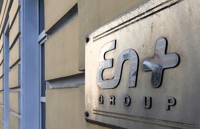 En против миноритариев Верховный суд решит судьбу 180 млн рублей Компания En столкнулась с недовольством миноритариев Иркутскэнерго В 2022 году владея 98 03 акций En предложила выкупить оставшиеся бумаги по 14 37 руб за штуку Акционеры посчитали цену заниженной ведь экспертиза показала 32 3 руб Суды поддержали миноритариев обязав доплатить свыше 180 млн руб En возражает ссылаясь на пропущенные сроки и индивидуальные права акционеров Верховный суд 21 октября разберётся возможны ли коллективные иски и как считать срок в 6 месяцев Это решение станет важным для будущих споров о выкупе акций Миноритарии это акционеры владеющие небольшим количеством обычных или привилегированных акций достаточно и одной   Подпишитесь на Иркутск политический