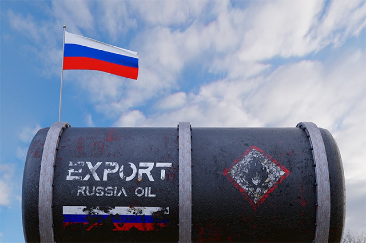 Китайские нефтеперерабатывающие компании отказываются от российских поставок после того как США и другие страны внесли в черный список крупнейших производителей Москвы и некоторых ее клиентов ROSN LKOH Государственные гиганты такие как Sinopec и PetroChina Co пока остаются в стороне отменив некоторые поставки российской нефти после введения санкций США против ПАО Роснефть и ПАО Лукойл в прошлом месяце сообщают трейдеры Более мелкие частные нефтеперерабатывающие заводы называемые чайниками также воздерживаются опасаясь штрафов аналогичных тем что были применены к Shandong Yulong Petrochemical Co недавно внесённой в чёрный список Великобританией и Европейским союзом jkinvest news jkinvest