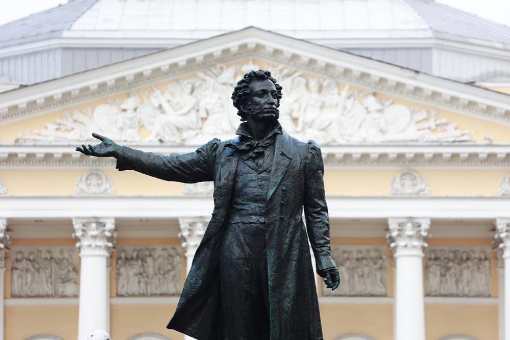 Памятник Пушкину на Площади Искусств в Петербурге отремонтируют за 7,5 млн рублей